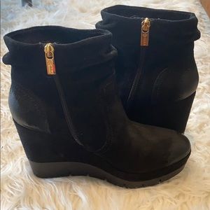 Isola platform wedge in black suede. Size 8